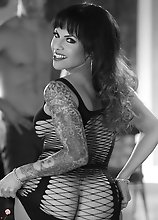 Gorgeous Foxxy in black & white